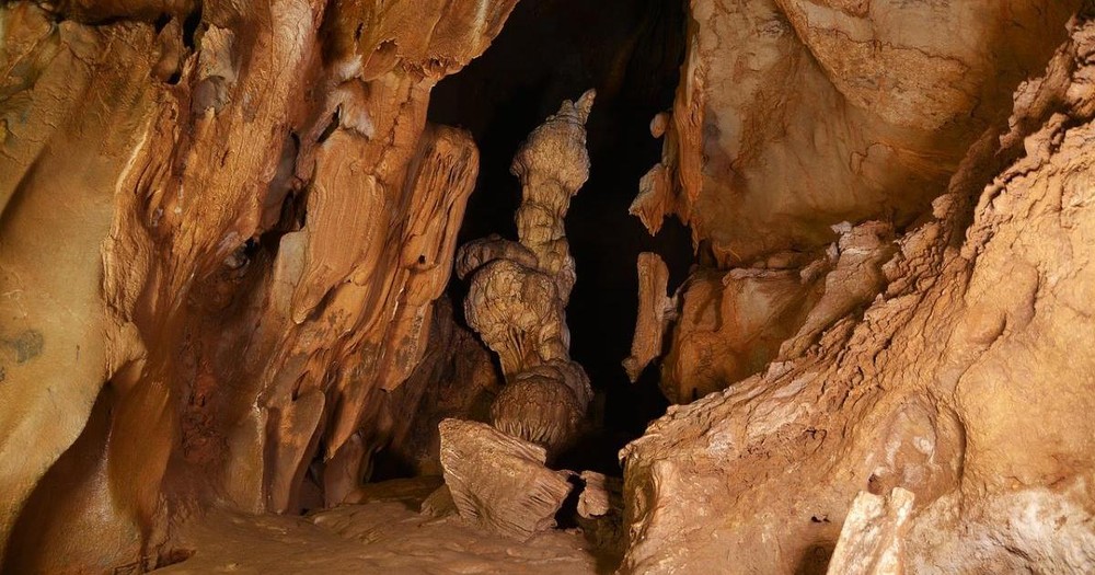 Các nhà khảo cổ đã tìm thấy những  bộ hài cốt "phát sáng" tại hang Talgua ở Thung lũng Olancho, Honduras. Họ đã thực hiện nghiên cứu nhằm giải mã bí ẩn này.