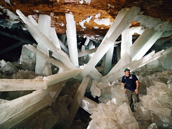  Hang động Pha lê (The Cave of Crystals) là một trong những hang động đẹp nhất thế giới. Được phát hiện vào năm 2000 khi những đang đào một đường hầm mới tại mỏ Naica ở miền bắc Mexico, bên trong hang động có những khối pha lê lớn. Ảnh: Javier Trueba/MSF/Science Source.