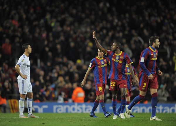 Barcelona 5-0 Real Madrid (2010): Real Madrid khởi đầu triều đại của "người đặc biệt" Jose Mourinho bằng chuỗi thành tích bất bại. Nhưng ngay ở trận đầu tiên đối đầu với Barca họ phải nhận thất bại thảm hại với tỷ số 0-5.