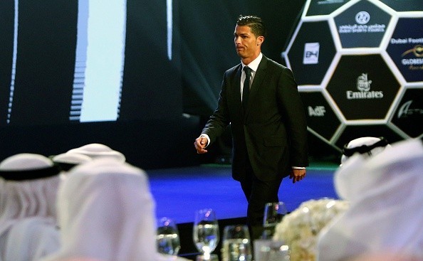 Với phong độ chói sáng trong năm 2014, Cris Ronaldo đã được vinh danh trong buổi lễ trao giải Globe Soccer Awards vừa được tổ chức tại Dubai (UAE). Siêu sao người Bồ Đào Nha ghi tổng cộng 61 bàn thắng trên tất cả các mặt trận và góp công lớn trong 4 chức vô địch của Real Madrid mùa giải vừa qua.