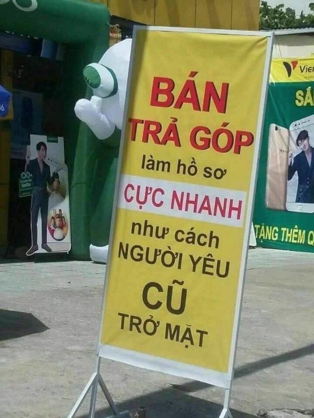 Thời buổi cạnh tranh cực kỳ gắt gao, các cửa hàng phải "tung" ra đủ chiêu trò để kinh doanh hiệu quả. Không chỉ có những chuơng trình khuyến mãi, các  biển quảng cáo cũng là một cách để thúc đẩy bán hàng, tăng doanh số. Từ đó, các câu khẩu hiệu hài hước được ra đời.