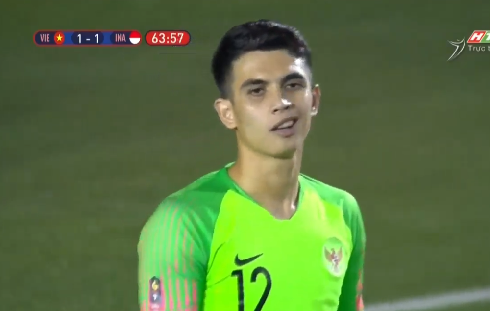 Nadeo Argawinata (SN 1997) là thủ thành của U22 Indonesia. Chính Nadeo là người đã đã có hành động cười nhếch mép khi Thành Chung ghi bàn gỡ hoà cho U22 Việt Nam trong trận đấu vào tối 1/12 vừa qua trong khuôn khổ bảng B,  SEA Games 30.