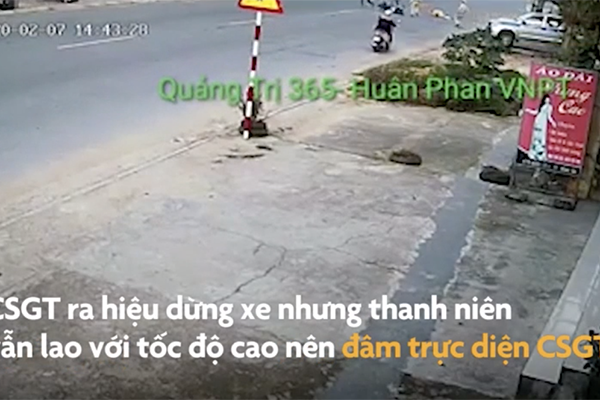 Video: Thanh niên điều khiển xe máy đâm gãy chân CSGT