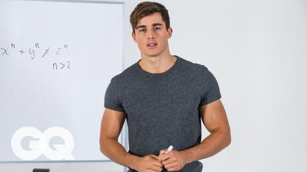  Pietro Boselli (sinh năm 1988) là một kỹ sư người Ý, cựu giảng viên toán học tại Đại học College London và đồng thời là một người mẫu nổi tiếng. Pietro Boselli bắt đầu làm người mẫu nhí từ năm 6 tuổi cho Armani Junior và sau đó anh học tiếp ngành Kỹ thuật cơ khí tại Đại học College London, tốt nghiệp khóa học với bằng Cử nhân Kỹ thuật năm 2010.