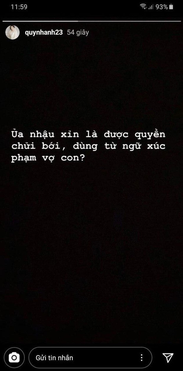 Mới đây, trên trang cá nhân, bà xã  Duy Mạnh là Quỳnh Anh bất ngờ đăng tải trạng thái bức xúc: "Ủa nhậu xỉn là về nhà được quyền chửi bới, dùng từ ngữ xúc phạm vợ con?". Tuy nhiên, rất nhanh sau đó, trạng thái đã bị cô xóa đi.