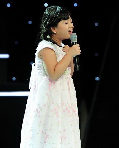 Đỗ Thị Hồng Khanh là thí sinh The Voice Kids năm 2013, từng gây ấn tượng với khán giả truyền hình bởi giọng hát cao vút và vẻ ngoài tinh nghịch, đáng yêu.