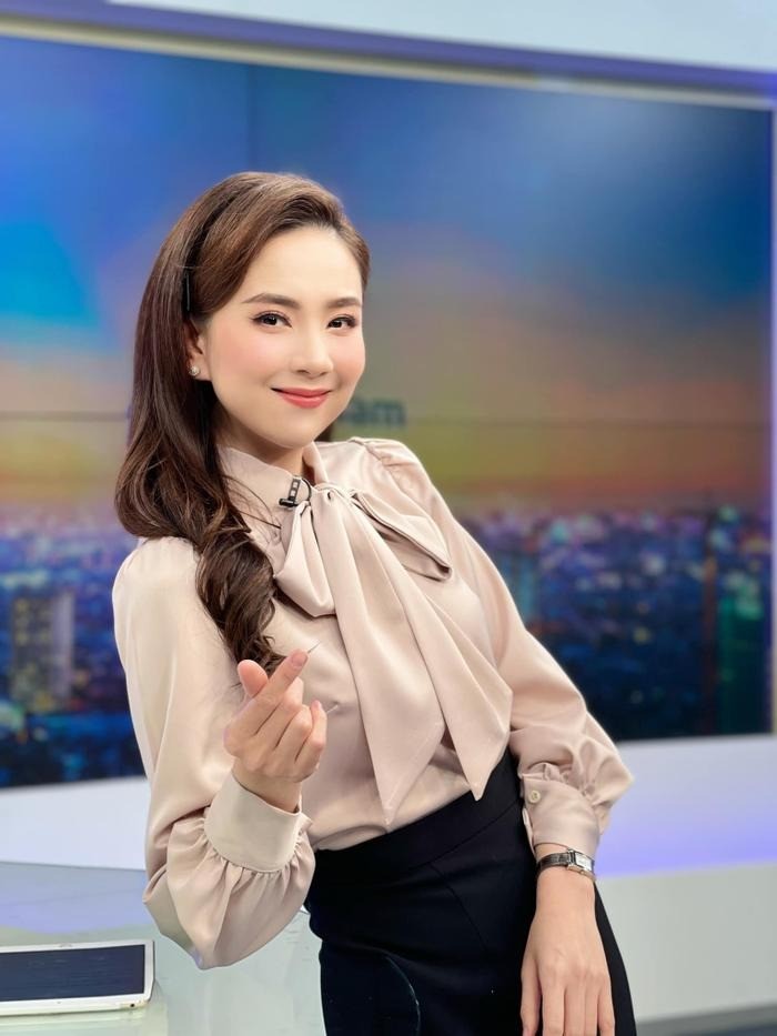 MC Mai Ngọc, tên đầy đủ là Nguyễn Mai Ngọc, sinh năm 1990 là nữ MC thời sự của VTV được nhiều người yêu mến.