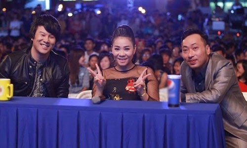 Thu Minh tái xuất Vietnam Idol sau gần 1 tháng sinh con