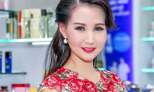 Hoa hậu Sonya Sương Đặng diện váy 40 triệu đi sự kiện