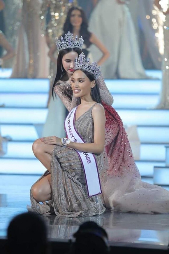 Tối 31/8, chung kết của cuộc thi  Hoa hậu chuyển giới Thái Lan (Miss Tiffany's Universe 2018) đã diễn ra, người được xướng tên danh hiệu cao nhất là Esmon Kanwara.