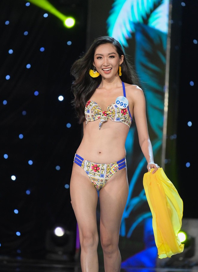 Sau vòng chung khảo khu vực miền Nam của  Miss World Vietnam 2019, ban giám khảo đã chọn lựa 20 gương mặt nổi bật bước tiếp vào chung kết. Thí sinh Nguyễn Thị Thanh Khoa, sinh năm 1994, gây ấn tượng ở nụ cười tươi, thần thái trình diễn tự tin.