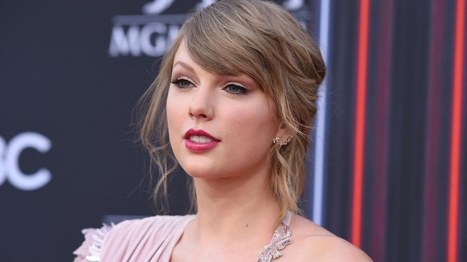 Taylor Swift bị chỉ trích nói dối, không đủ nhân phẩm