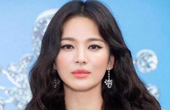 Song Hye Kyo tuyên bố kiện người tung tin cô ngoại tình, cặp đại gia