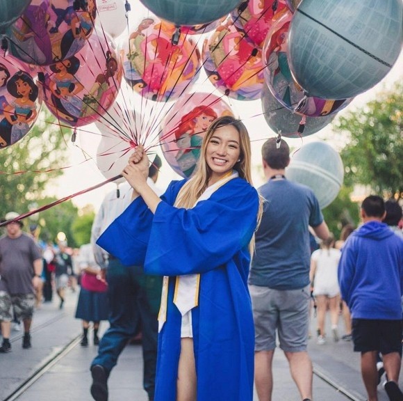 Isabella Quỳnh Tiên Hồ năm nay 21 tuổi, là  con gái danh ca Thanh Hà và chồng cũ. Hiện cô là sinh viên năm 3 thuộc ngành điều dưỡng tại một trường đại học ở Mỹ.