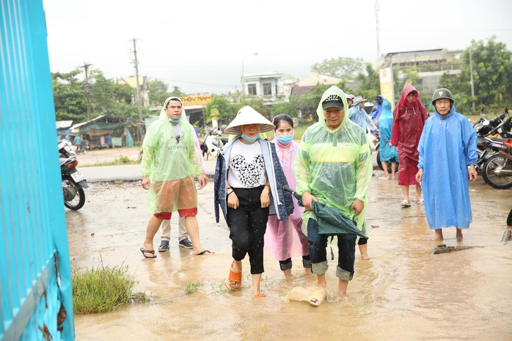 Mới đây, ca sĩ Mỹ Tâm đã có hành động ý nghĩa chung tay cùng cả nước hướng về miền Trung đang gặp khó khăn vì mưa lũ.