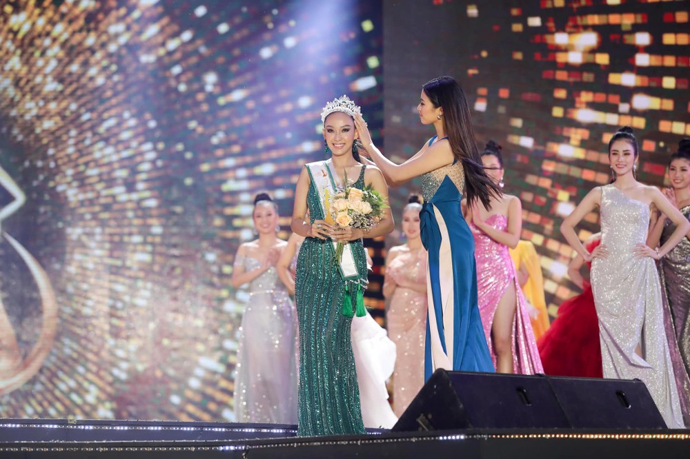 Cuộc thi  Hoa khôi Du lịch Việt Nam 2020 - Miss Tourism Vietnam 2020 vừa khép lại với kết quả gây ngỡ ngàng khi không có tân hoa khôi. Danh hiệu Á hậu 1, 2 được trao cho Bùi Minh Anh và Ngô Mỹ Hải.