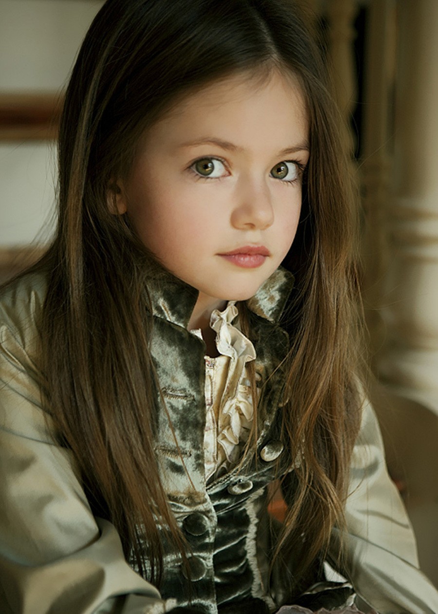 Mackenzie Foy sinh ngày 10/11/2000 từng gây sốt bởi vẻ đẹp trong sáng được xếp vào hàng những sao nhí có gương mặt đẹp nhất thế giới.