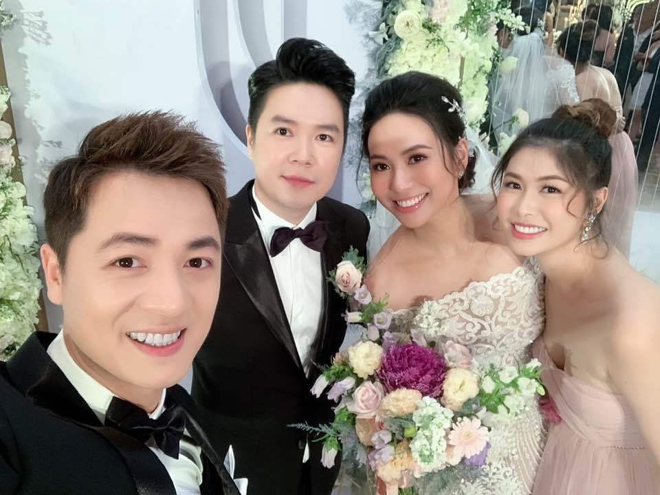 Tháng 1/2019, showbiz Việt bất ngờ trước thông tin ca sĩ  Lê Hiếu kết hôn. Đám cưới của nam ca sĩ và vợ hotgirl 9x nhận được sự quan tâm đông đảo của công chúng. Trong đó, thông tin về bà xã của Lê Hiếu được chú ý hơn cả.