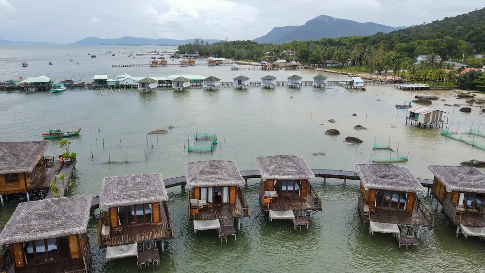 Loạt bungalow xây dựng trái phép trên biển ở Hàm Ninh, Phú Quốc