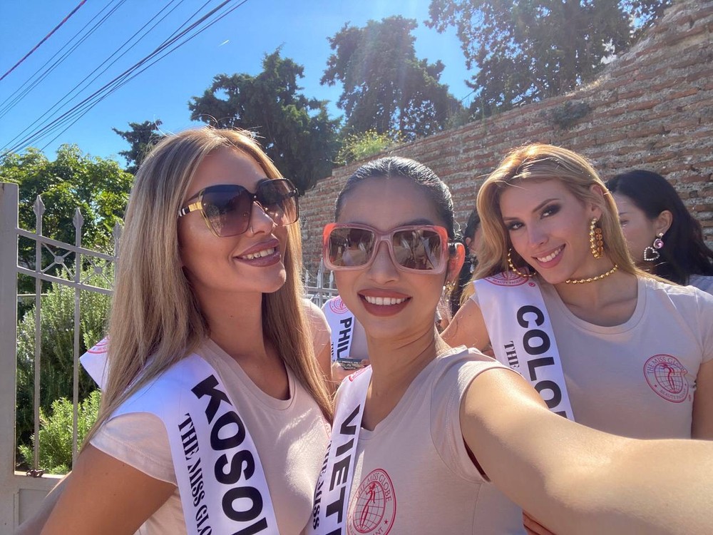  Lâm Thu Hồng đang gặp sự cố khi tham gia cuộc thi The Miss Globe 2022 tại Tirana, Albania. Đại diện Việt Nam chia sẻ, cô bị thất lạc hành lý.