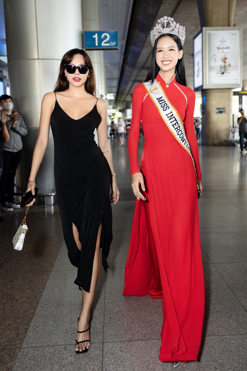 Chiều ngày 16/10,  Bảo Ngọc chính thức trở về nước sau hai ngày đăng quang Miss Intercontinental 2022 - Hoa hậu Liên lục địa 2022 tại Ai Cập.