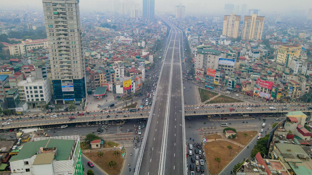 Dự án  đường Vành đai 2 trên cao đoạn từ Ngã Tư Vọng tới cầu Vĩnh Tuy được khởi công xây dựng từ tháng 4/2018 với tổng mức đầu tư gần 10.000 tỷ đồng. Đây là dự án nối liền 3 quận trung tâm TP Hà Nội gồm Đống Đa, Thanh Xuân, Hai Bà Trưng được kỳ vọng sẽ giảm ùn tắc giao thông tại khu vực này.