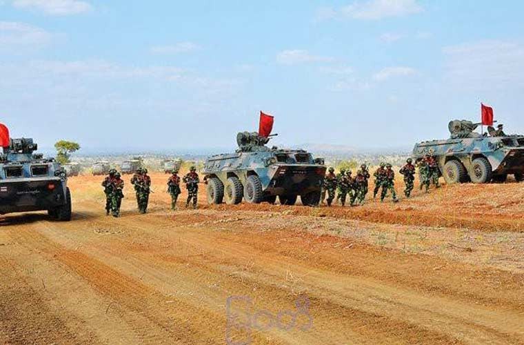 Trong khu vực Đông Nam Á, Quân đội Myanmar là lực lượng quân sự khá bí ẩn, không có nhiều thông tin, hình ảnh rõ nét về tiềm lực sức mạnh của nước này. Kiến Thức xin giới thiệu tới độc giả loạt hình ảnh tổng hợp các  hoạt động tập trận của Quân đội Myanmar trong vài năm trở lại đây. Qua đó, giúp chúng ta hiểu rõ phần nào về tiềm lực quân sự Myanmar.