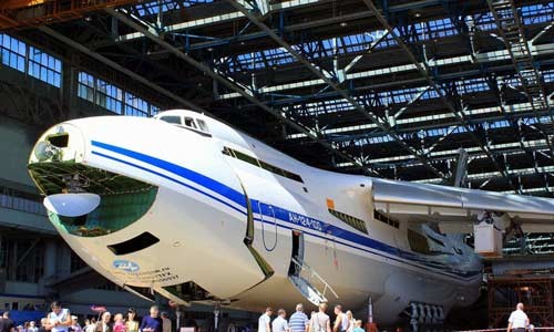 Lộ bí mật trong mũi siêu cơ An-124 của Nga