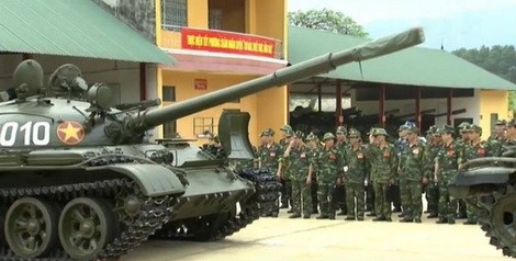 Quan sát xe tăng T-62 VN có trang bị tác chiến