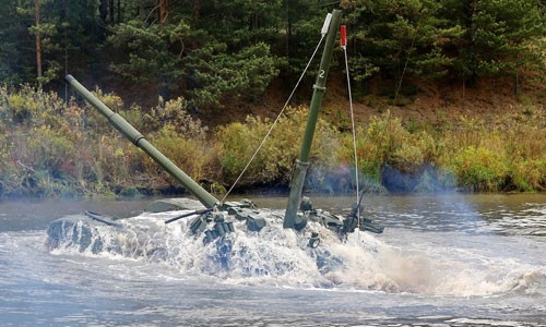 Thích thú xe tăng T-72 Nga vượt sông…như tàu ngầm