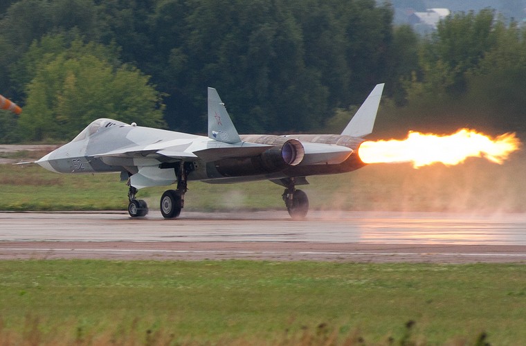 Chương trình phát triển  tiêm kích tàng hình Su T-50 Nga đã đi tới giai đoạn cuối cùng, tính tới thời điểm hiện tại đã có 5 mẫu thử được chế tạo. Tuy nhiên, trong số đó có tới hai mẫu thử hư hỏng nặng trong quá trình bay đánh giá tính năng.