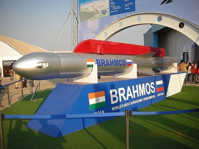 Việt Nam sắp nhận “sát thủ diệt hạm” BrahMos?