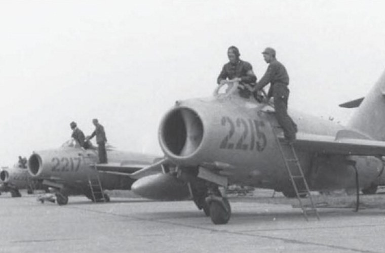 MiG-17 là một trong ba loại tiêm kích đánh chặn mà Liên Xô và Trung Quốc cung cấp cho KQND Việt Nam sử dụng để chống lại cuộc chiến tranh phá hoại miền Bắc của Đế quốc Mỹ suốt giai đoạn 1964-1972. Đây cũng là chiếc tiêm kích đánh chặn phản lực đầu tiên được trang bị cho KQND Việt Nam non trẻ. MiG-17 với anh hùng phi công Phạm Ngọc Lan đã làm nên chiến thắng đầu tiên cho lực lượng không quân ta vào ngày 3/4/1965 trên bầu trời xứ Thanh.