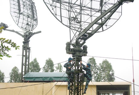 Thông tin về đài  radar Kasta-2E2 có trong biên chế của Quân chủng Phòng không - Không quân, Quân đội Nhân dân Việt Nam được tiết lộ trong bài viết về "Nhà máy A29" của báo Phòng không - Không quân. Đáng lưu ý là nhà máy A29 của Quân chủng đã làm chủ một phần công nghệ sửa chữa các module radar Kasta-2E2. Ảnh: Đài Kasta-2E2 tại một đơn vị phòng không của Việt Nam.