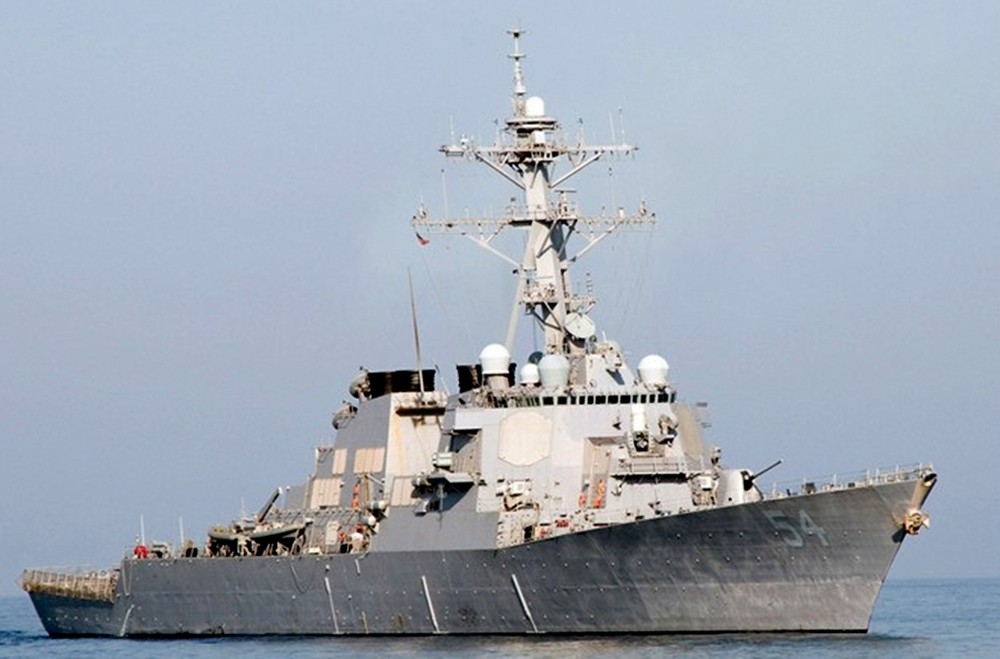  Khu trục hạm USS Curtis Wilbur (DDG -54) có chiều dài 154 m, rộng 20m, mớn nước 9,4 m, lượng giãn nước toàn tải 9.000 tấn, thủy thủ đoàn 280 người.