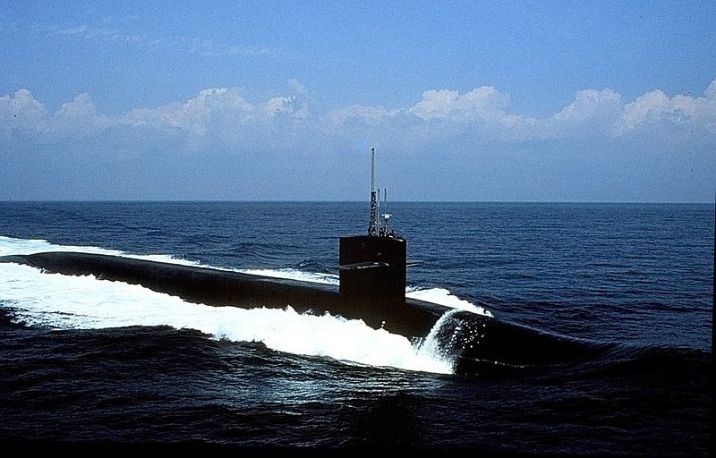 Hải quân Mỹ vừa đưa ra tuyên bố với báo giới,  tàu ngầm hạt nhân USS Pennsylvania (SSBN-735) đã cập cảng Apra, quần đảo Guam thuộc Mỹ vào ngày hôm qua (31/10). Chuyến thăm diễn ra trong bối cảnh căng thẳng bán đảo Triều Tiên leo cao sau vụ thử hạt nhân của CHDCND Triều Tiên và việc Mỹ quyết định triển khai hệ thống phòng thủ tên lửa pha cuối THAAD tới Hàn Quốc. Nguồn ảnh: navasource