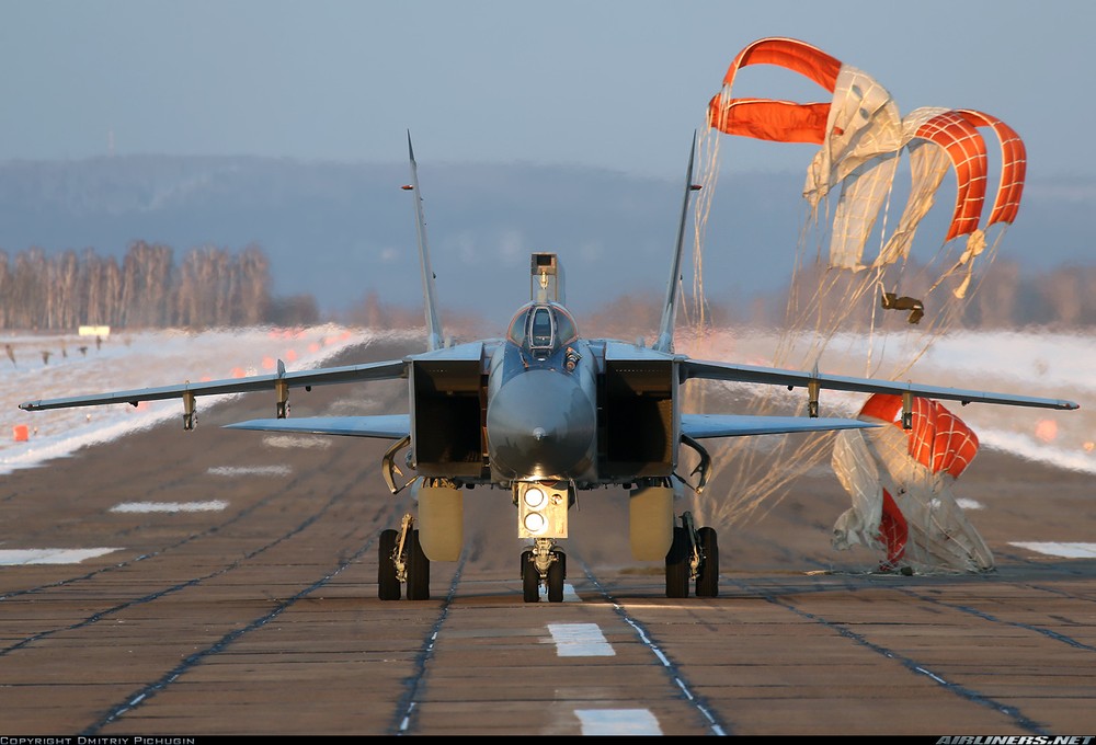 Theo hãng tin Lenta, Bộ Quốc phòng Nga hôm 16/11 đã lên tiếng xác nhận việc triển khai  tiêm kích MiG-31 tới căn cứ Hmeymin, Syria. Nguồn ảnh: Airlines.net