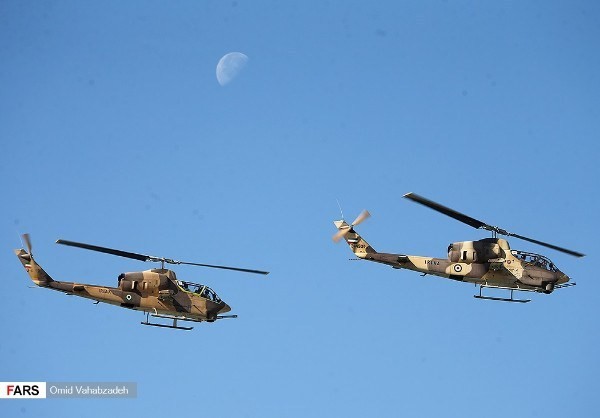 Hôm 18/4,  Quân đội Iran đã tiến hành cuộc duyệt binh lớn nhân kỷ niệm Ngày Quân đội (Army Day) với sự tham giả của nhiều đơn vị gồm cả lượng lớn vũ khí khí tài hiện đại trên không và trên bộ. Nguồn ảnh: Fars