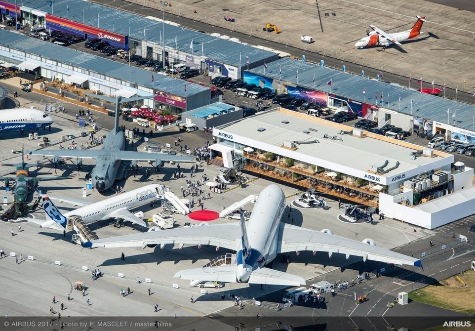 Paris Air Show lần thứ 52 chính thức mở cửa từ ngày 18-25/6/2017 qui tụ hàng trăm loại phi cơ hiện đại trên thế giới, bao gồm cả các máy bay quân sự tiên tiến bậc nhất hành tinh và máy bay chở khách dân sự khác. Nguồn ảnh: newatlas