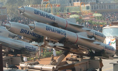 Việt Nam mua tên lửa BrahMos để bảo vệ đất nước