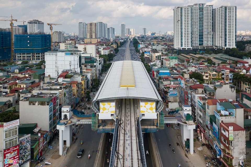 Ga Nguyễn Trãi, một trong 12 ga của tuyến  đường sắt trên cao Cát Linh - Hà Đông, nhìn từ trên cao.