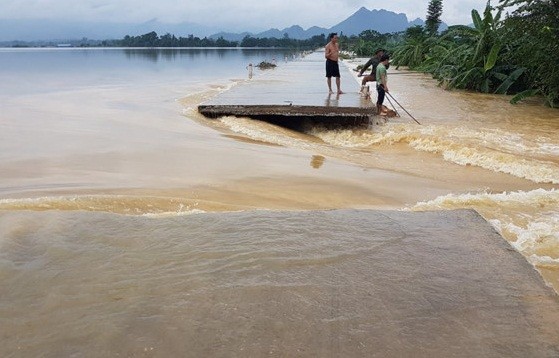 Hà Nội: Vỡ đê sông Bùi, huyện Chương Mỹ