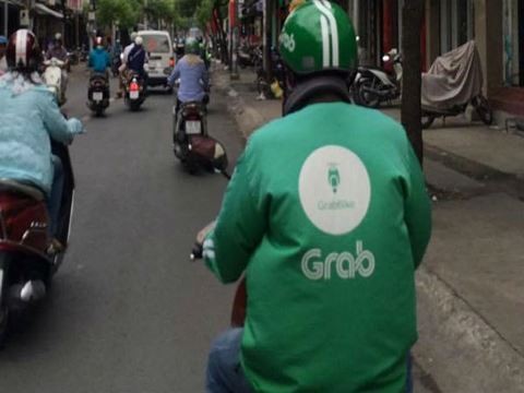 Kinh hoàng tài xế GrabBike bị hành khách đâm nhiều nhát