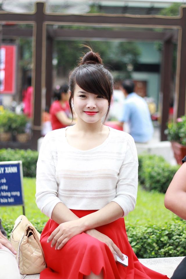 Là một trong 10 thí sinh dự thi Miss SLNA FC năm 2013, Khánh Giang được biết đến là cô gái xinh đẹp, trẻ trung, năng động và rất hâm mộ bóng đá. Ảnh: NVCC.