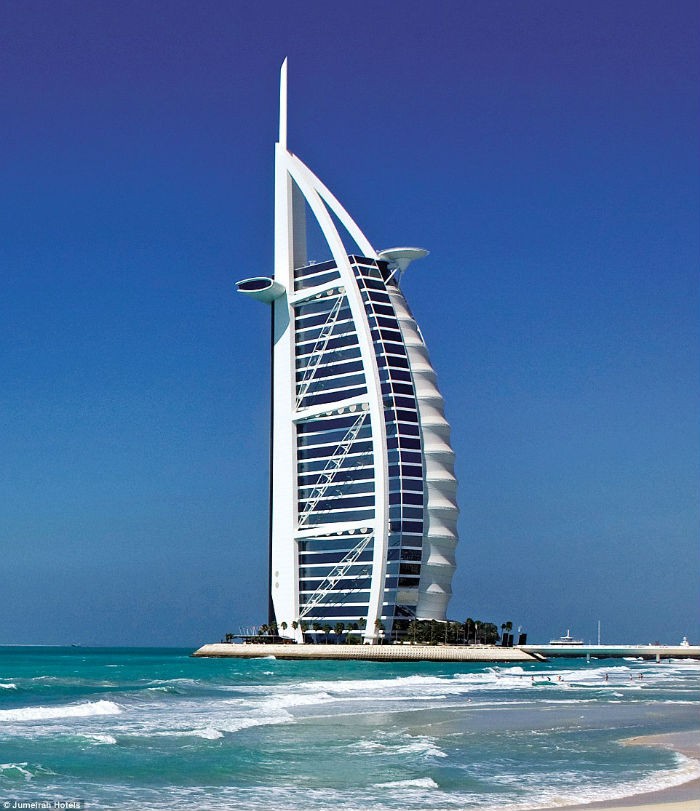 Burj Al Arab Jumeirah 7 sao ở Dubai là khách sạn sang trọng, xa xỉ nhất thế giới.