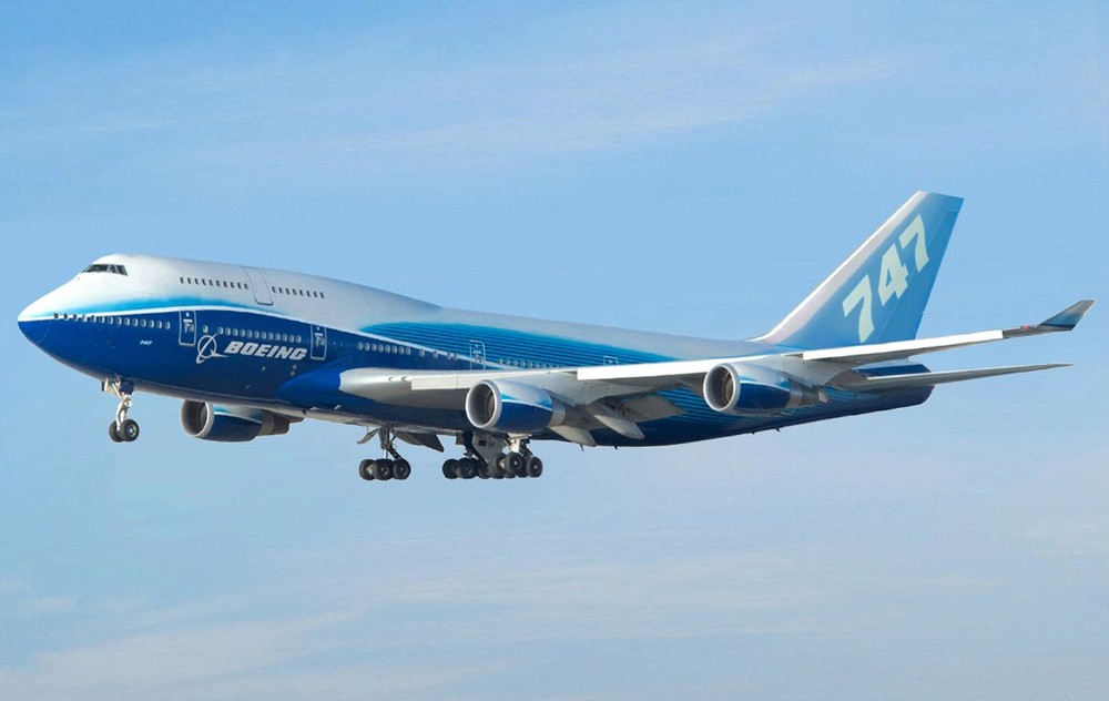 Chiếc  Boeing 747-8 VIP là mẫu máy bay xếp thứ nhất về chiều dài và đứng thứ hai về độ lớn. Dòng máy bay này đã được lựa chọn làm chuyên cơ mới của Tổng thống Mỹ.