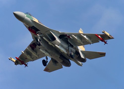 Chiếc Su-35 là một trong  5 máy bay nguy hiểm nhất của Nga. Nó đại diện cho hầu hết các loại máy bay trong gia đình Flanker. Đặc biệt cơ động và nhiều vũ khí, Su-35 có khả năng làm rối đội hình các máy bay tốt nhất của phương Tây, thậm chí là cả F-22 Raptor.