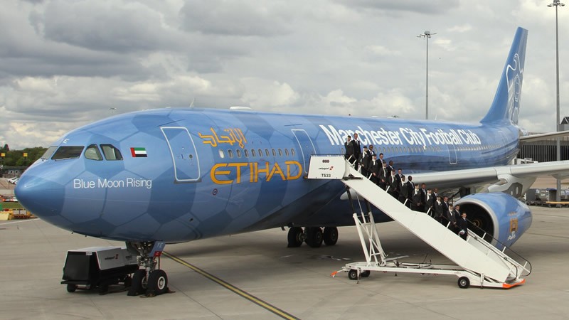 Chuyên cơ riêng chở CLB  Manchester City đến Việt Nam là chiếc máy bay A330-200 thuộc Etihad Airways, hãng hàng không quốc gia của Ả Rập thống nhất.