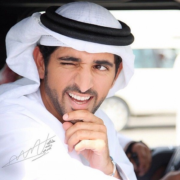  Hoàng tử Dubai Hamdan bin Mohammed Al Maktoum nổi tiếng không chỉ vẻ ngoài đẹp trai, giàu có mà còn có nhiều tài năng. Hoàng tử Hamdan bin Mohammed bin Rashid al Maktoum (sinh ngày 13/11/1982) là con trai thứ hai của Vua Sheik Mohammed bin Rashid Al Maktoum, Phó tổng thống, Thủ tướng Nhà nước Các Tiểu vương quốc Ả Rập thống nhất (UAE) và là Thống đốc Tiểu vương quốc Dubai.