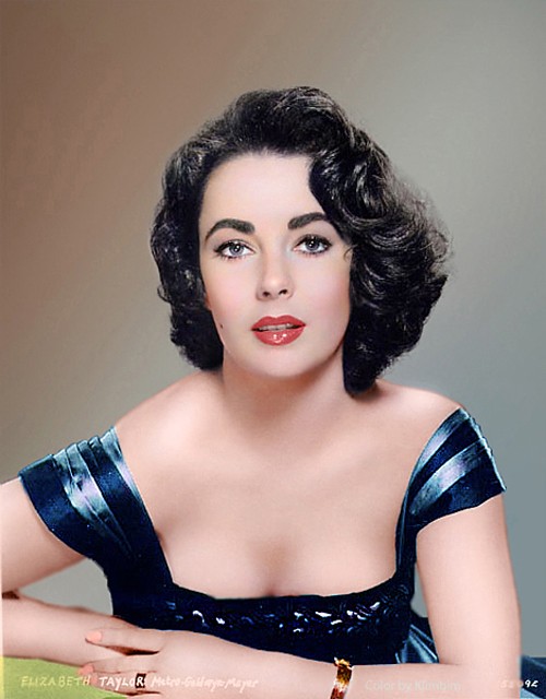 Căn biệt thự mà  diễn viên Elizabeth Taylor sống trong những ngày cuối đời, chứa cả bộ sưu tập nữ trang đắt giá, đồ lông thú, các bức tranh đắt giá...